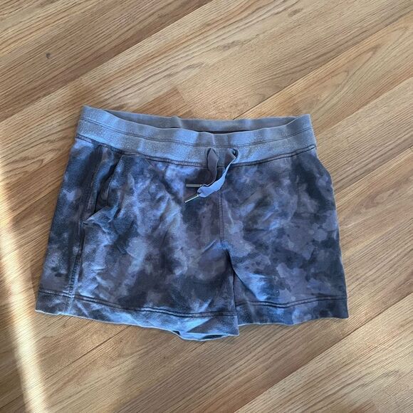ATHLETA BALANCE PRINTED SHORTS - Picture 3 of 4
